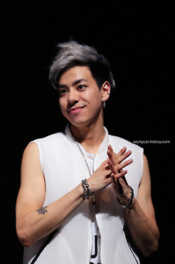 年4月8日推出的男子组合,由金成九,白明翰,任煐俊,alex四名成员组成