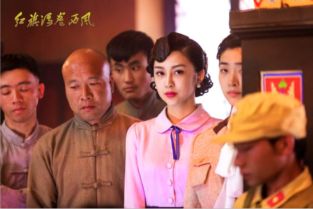 红旗漫卷西风