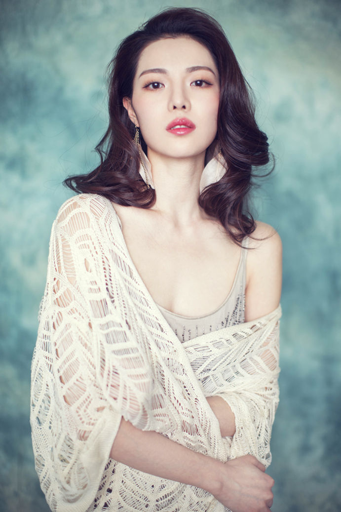  p>钟楚曦(elaine zhong),1993年3月18日出生于广东省广州市,毕业于 a