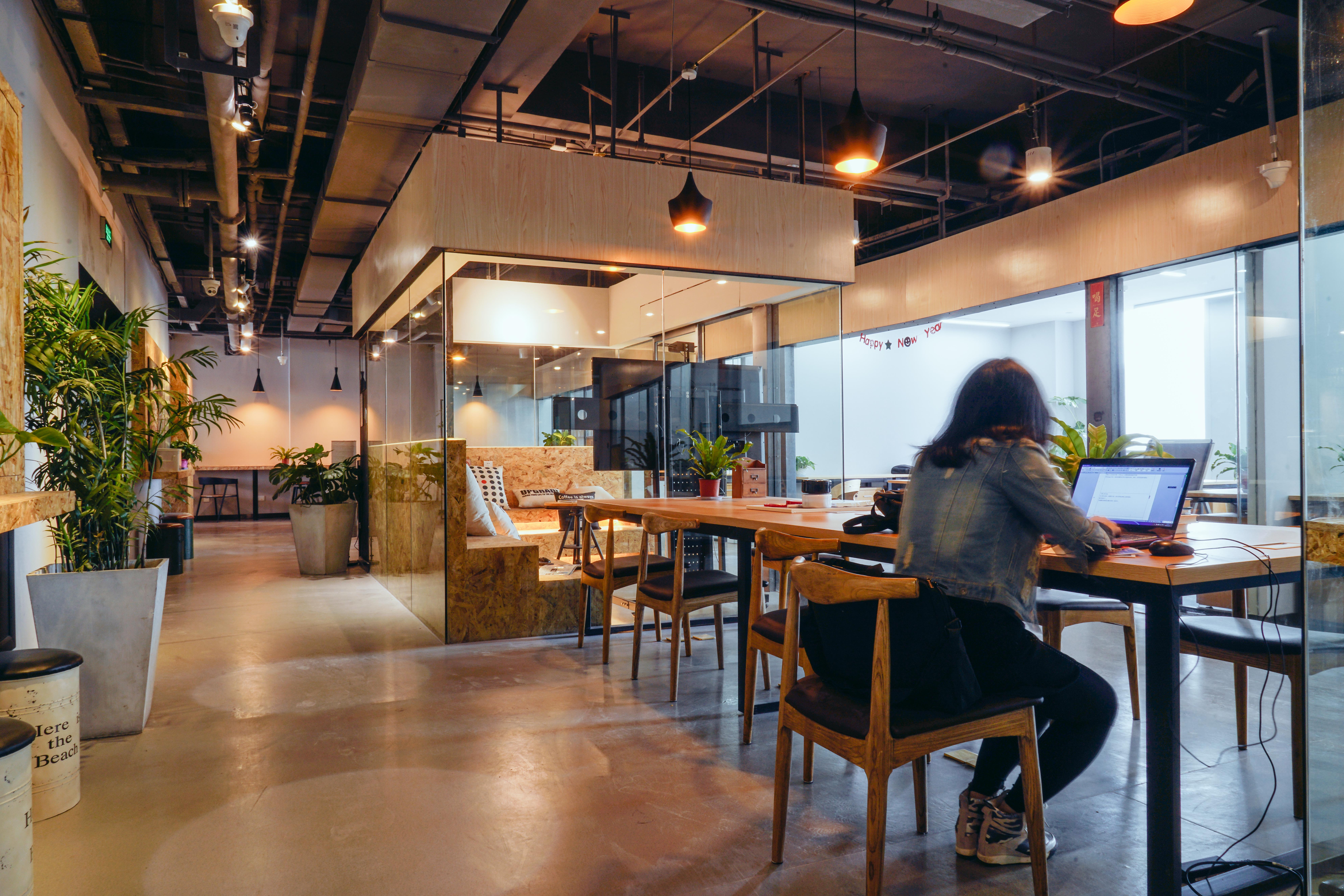 空间品牌,成立于2015年5月,响应中央"大众创业,万众创新"的指导,积极