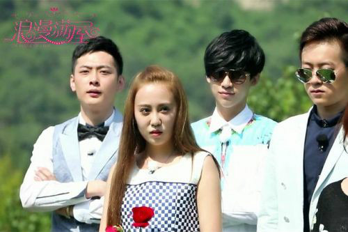  p>浪漫满屋是一款韩国综艺节目,节目共14集,讲述了两个外国女孩住进