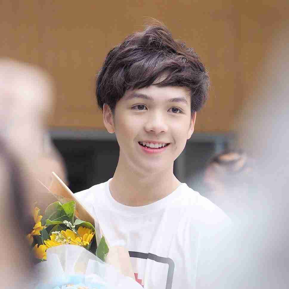 ,本名噶斯木南·南米诺,1996年11月1日出生,泰国男演员