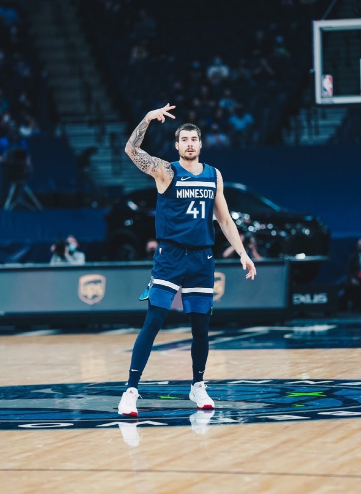 1995年9月28日出生于 a target="_blank" href="/item/西班牙/148941"