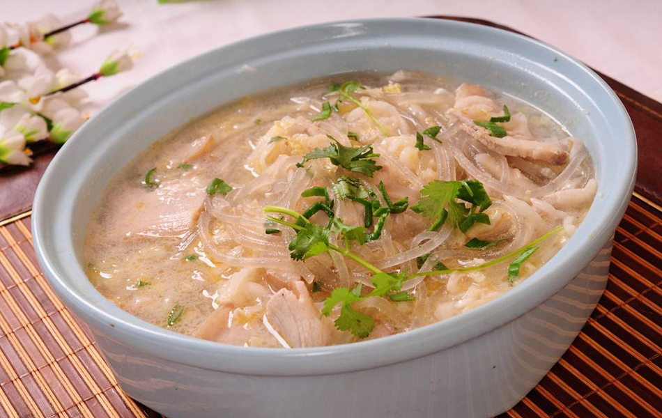  p>汆白肉是一道美食,食材有五花肉, a href="#" data-lemmaid="