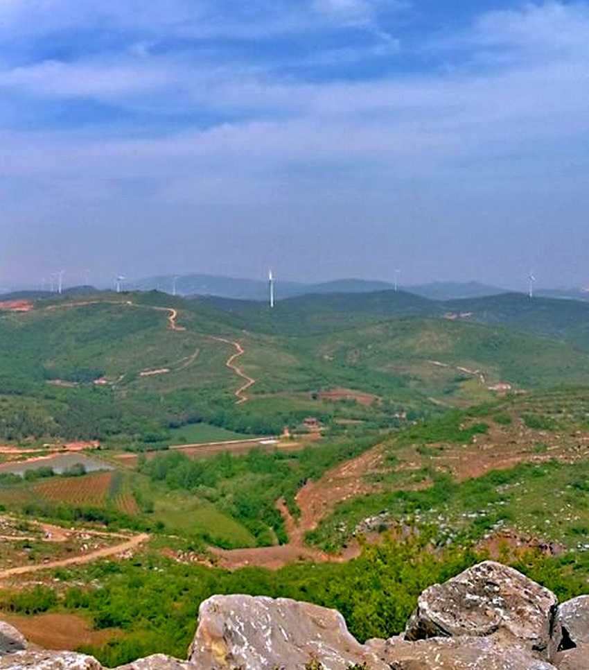 山系支脉(安徽省滁州市西),处于江,淮之间丘陵地带,处凤阳县南部与