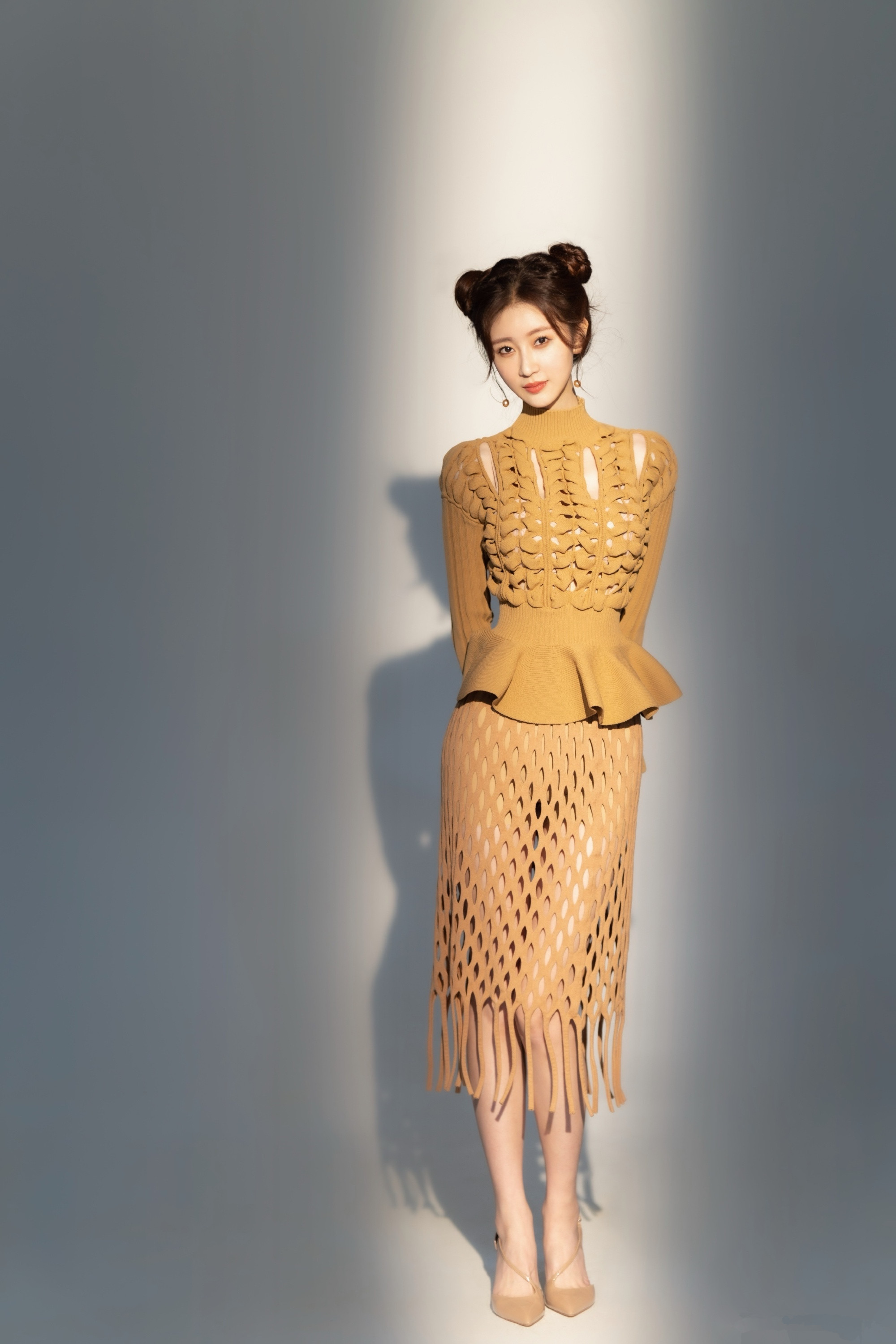 >楚月(原名陈楚月),1992年2月11日出生于安徽省淮南市,中国内地女演员