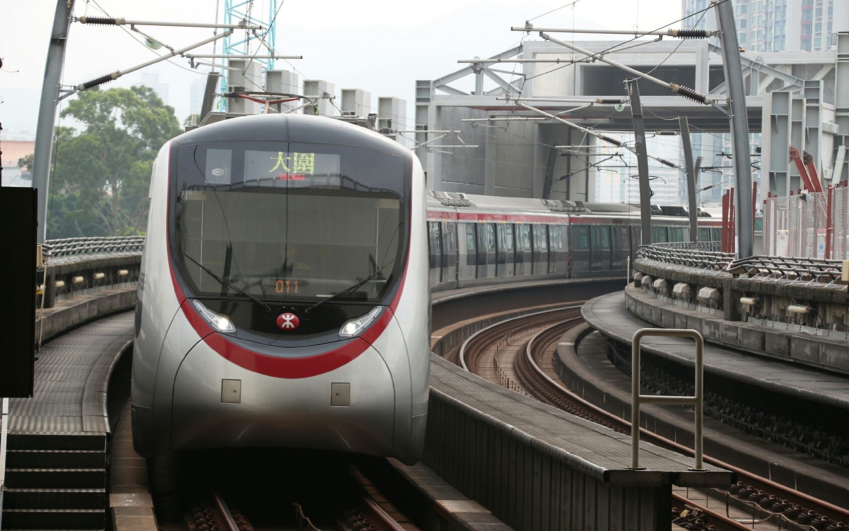 heng on station)是 a target="_blank" href="/item/港铁/7869166"