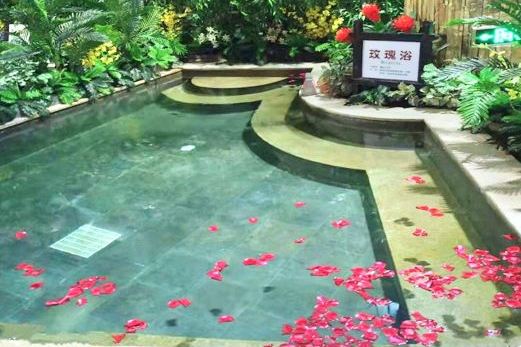  p>福聚泉天然温泉位于济宁市任城区古槐北路19号. /p>