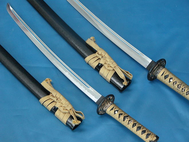  p data-id="gnwjr4wc2d">和泉守兼定:刀,刃长70.6cm.