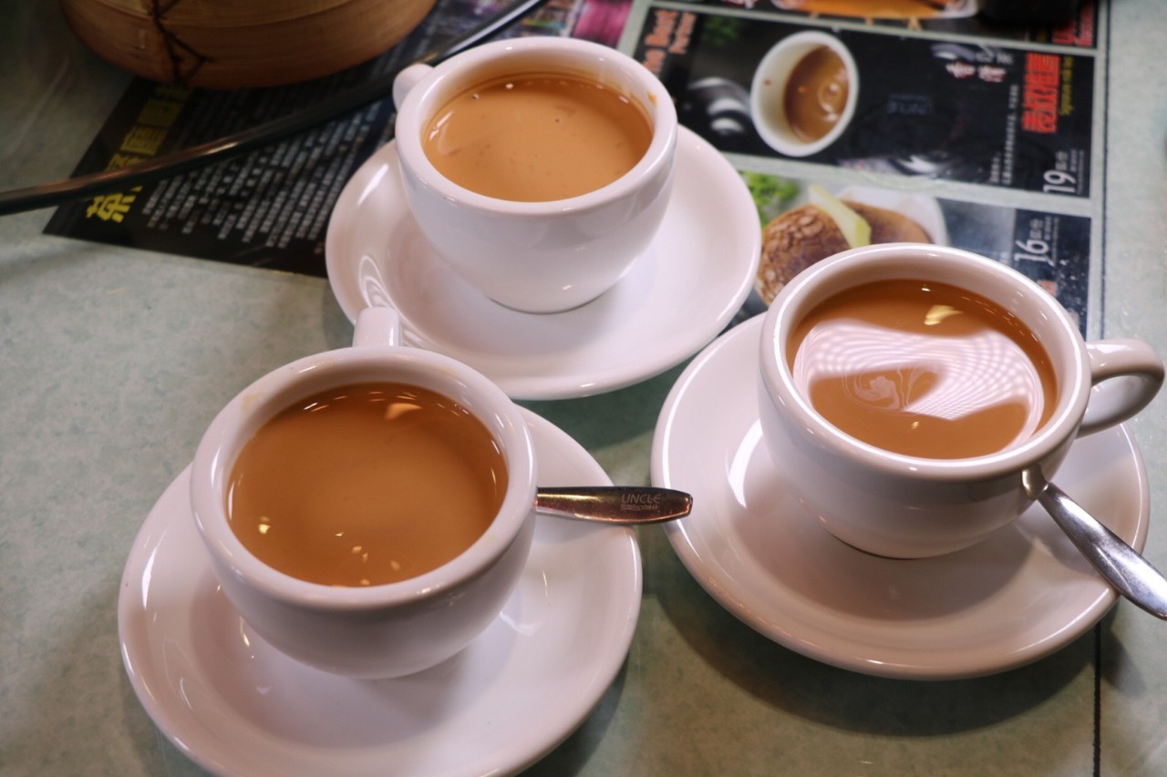  p>热鸳鸯奶茶是香港的一种饮品,因其丝滑的口感著名.