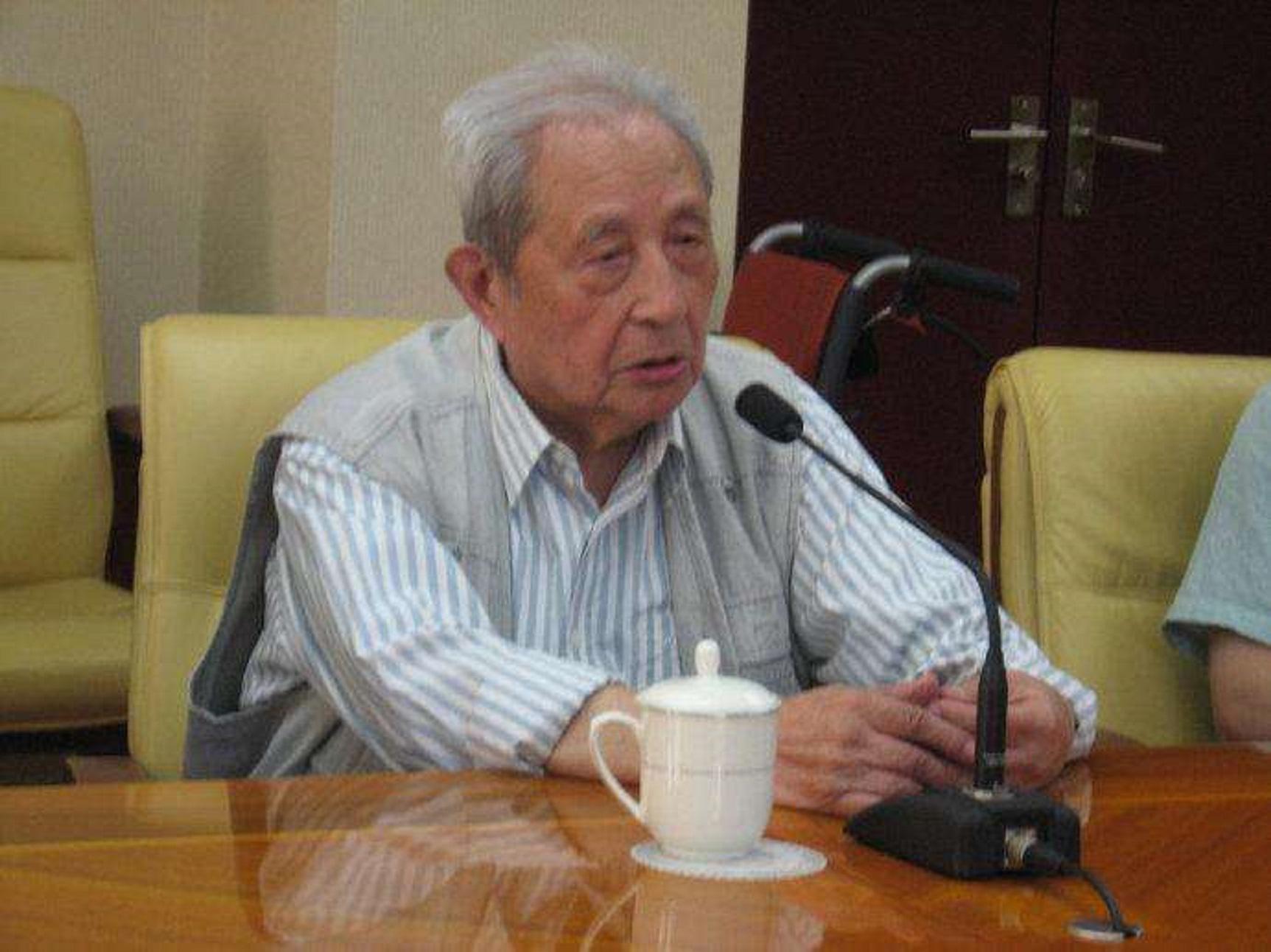  p>《边疆处处赛江南》是由 a target="_blank" href="/item/袁鹰