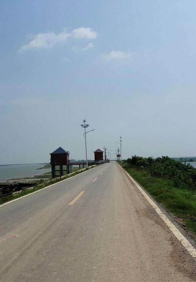  p data-id="go16mxc5w8">康山大堤为鄱阳湖区重点圩堤之一,位于余干