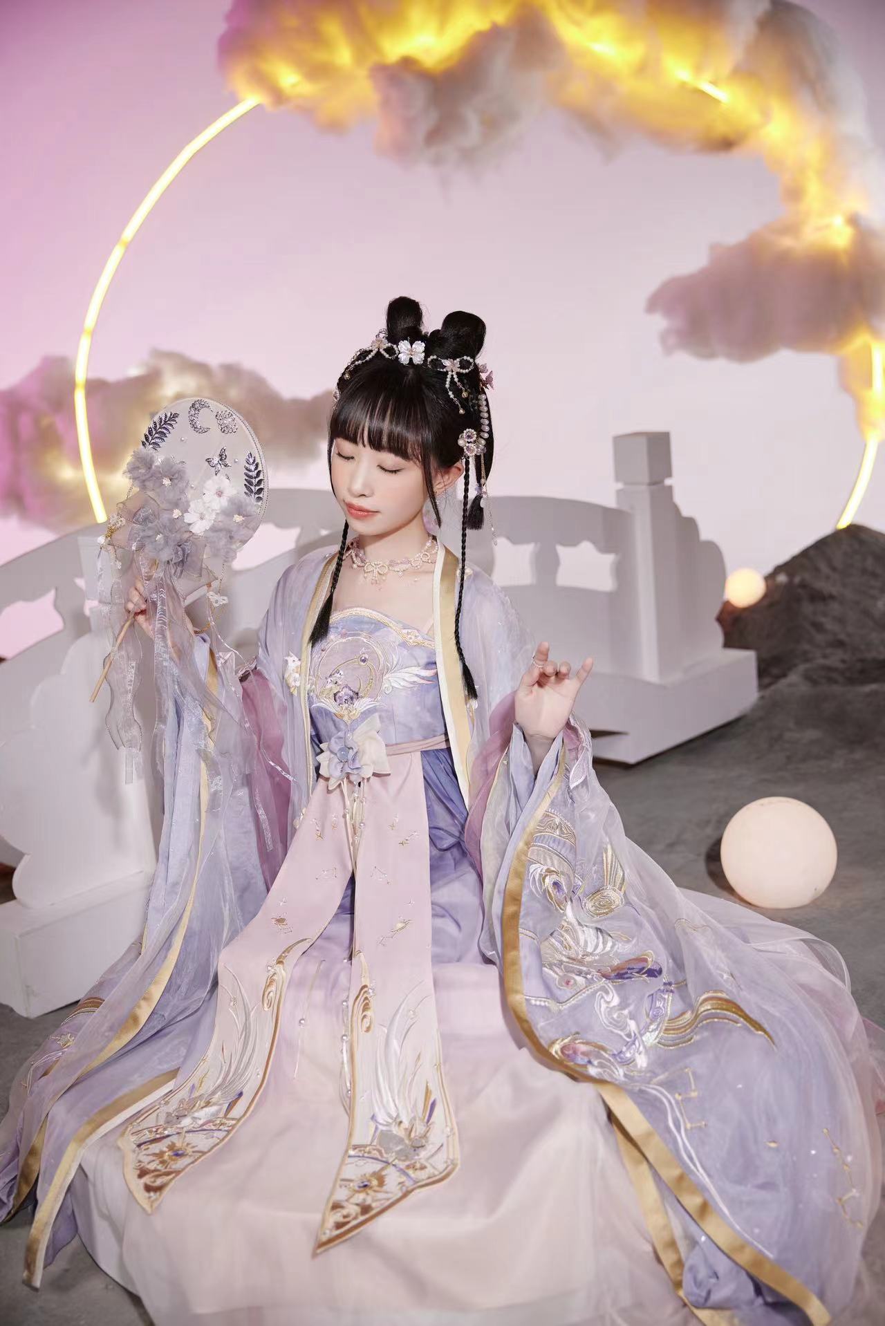作为中国浪漫新汉服品牌,十三余品牌创立