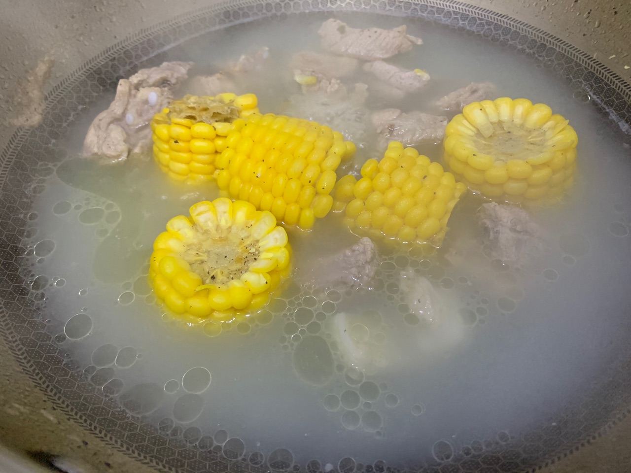 炖排骨玉米
