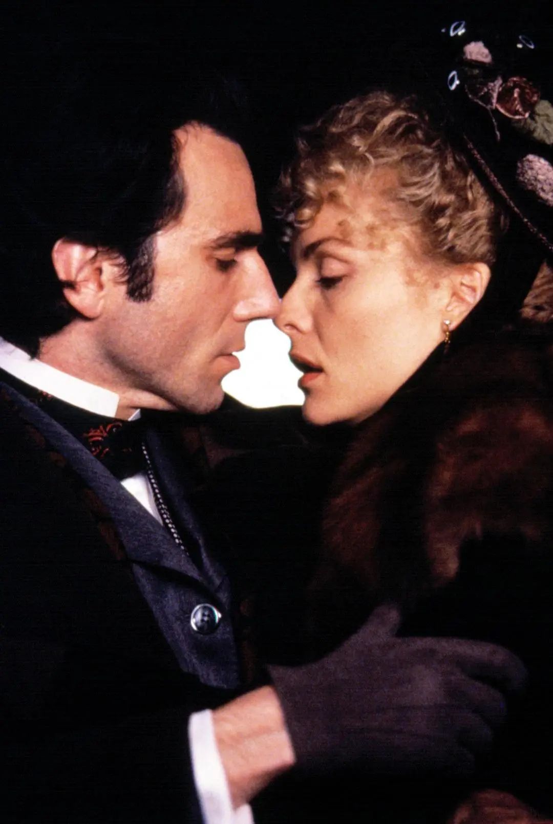 纯真年代》：一部电影说尽爱情中最意难平的成全_百科TA说