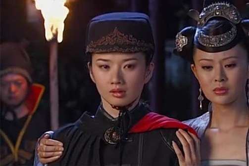 <p>在《神探狄仁杰3》中饰演小桃（中间）