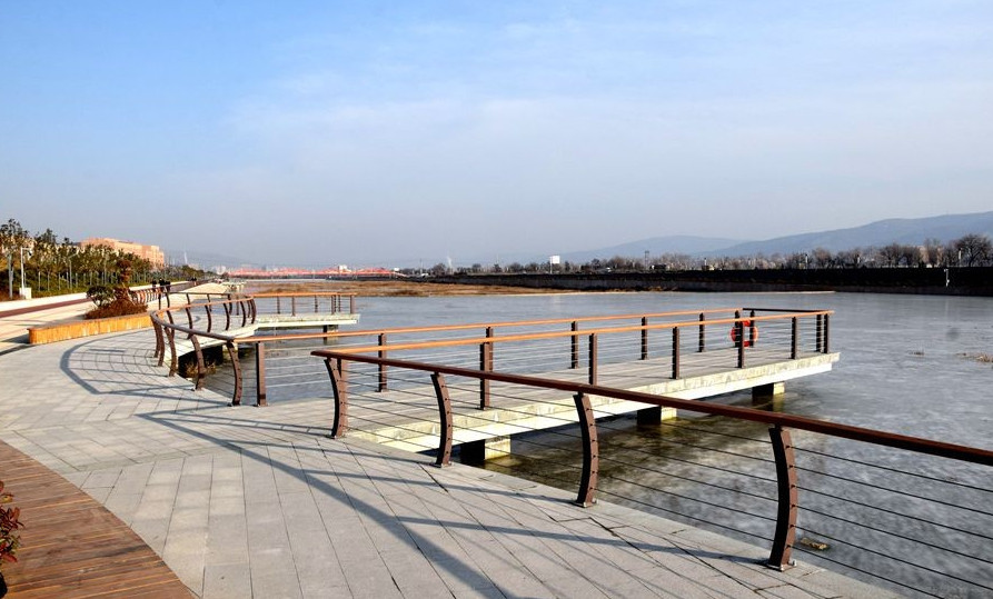 藉河风情线,又称天水湖,位于甘肃省<a