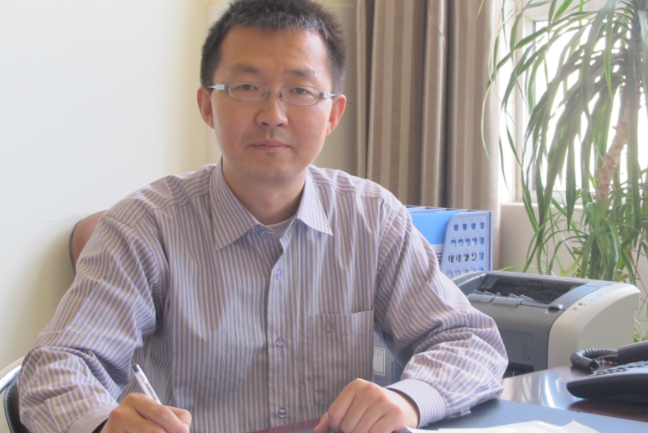 李君