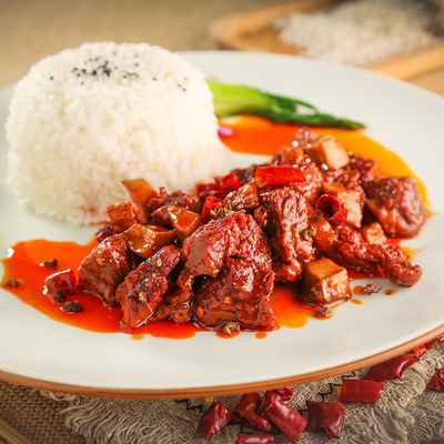 麻辣牛肉盖饭