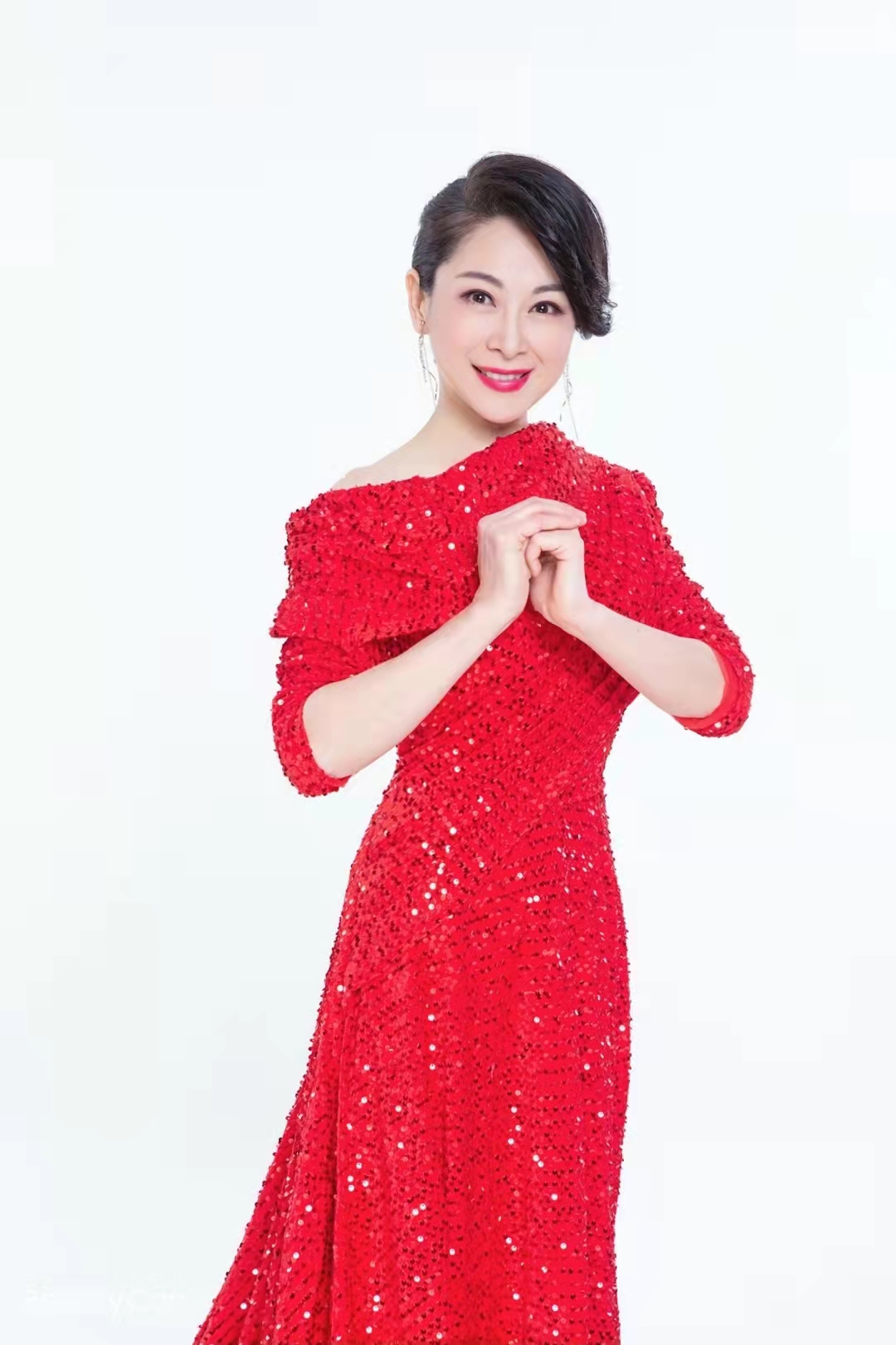  p data-id="go04t2cpx8">刘蔚,出生于广东省广州市,中国内地女主持人