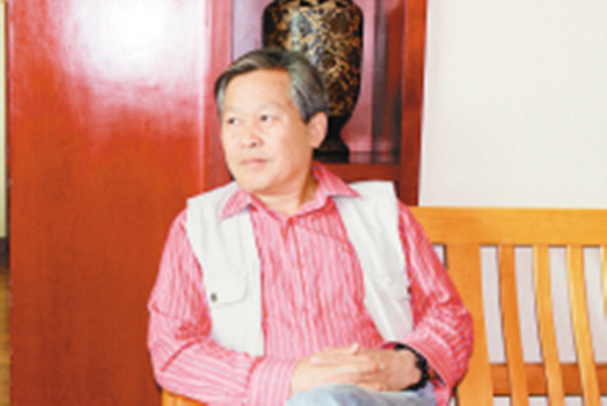 国家一级作家,有突出贡献专家,供职于陕西省文联