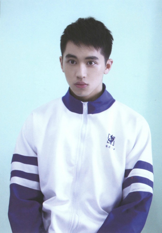  p>许魏洲,1994年10月20日出生于上海市,中国内地