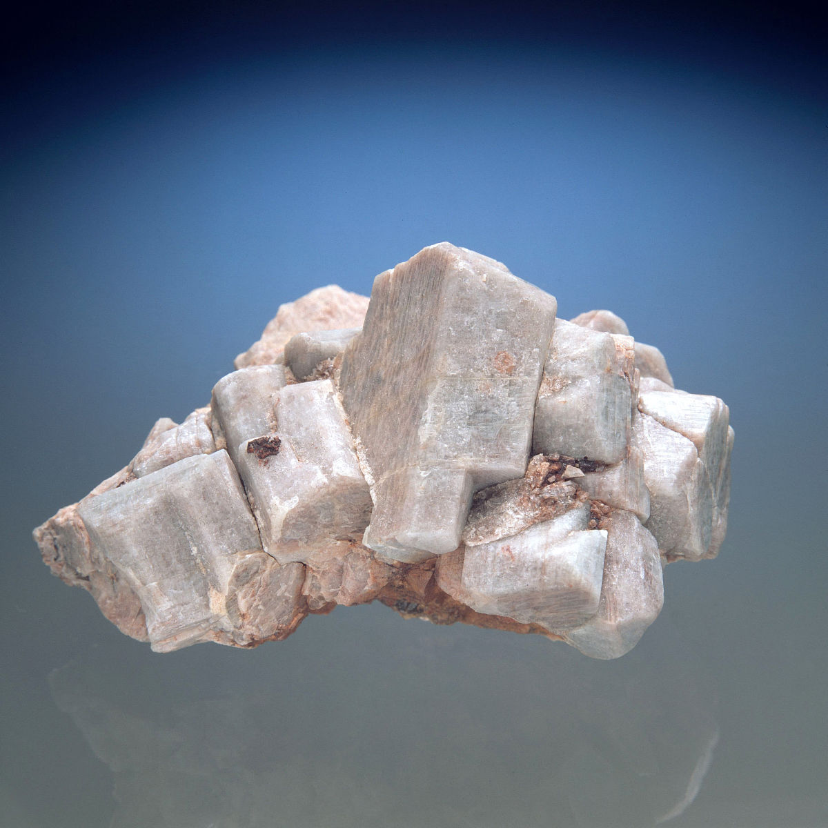  p data-id="gnar3xech3">由长英矿物组成的岩石 ( 比如石英,钾长石