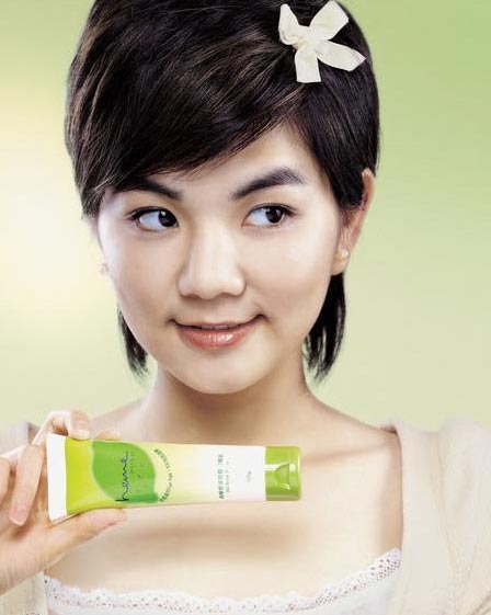  p>陈嘉桦(ella),1981年6月18日出生于台湾省屏东县,中国台湾女歌手