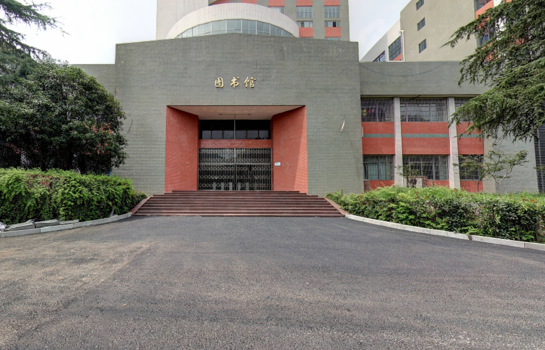  p>湖北三峡职业技术学院(hubei three gorges polytechnic)坐落在 a