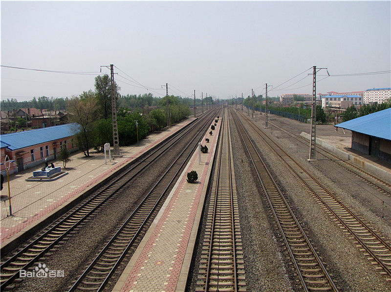 新台子镇中央街,是 a target="_blank" href="/item/中国铁路沈阳局