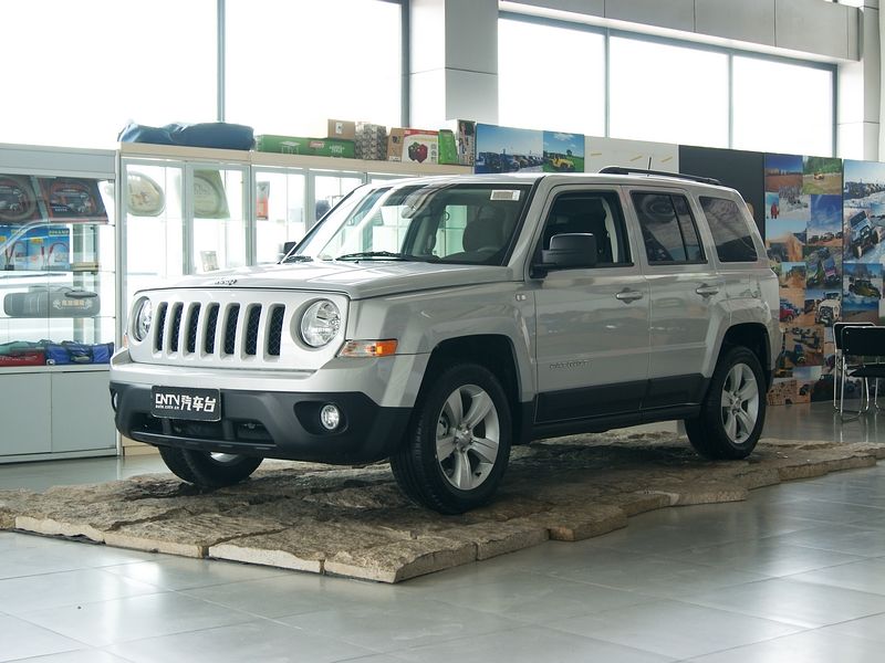  p>自由客指的是jeep品牌旗下一款偏重公路性能的城市型suv,同时也