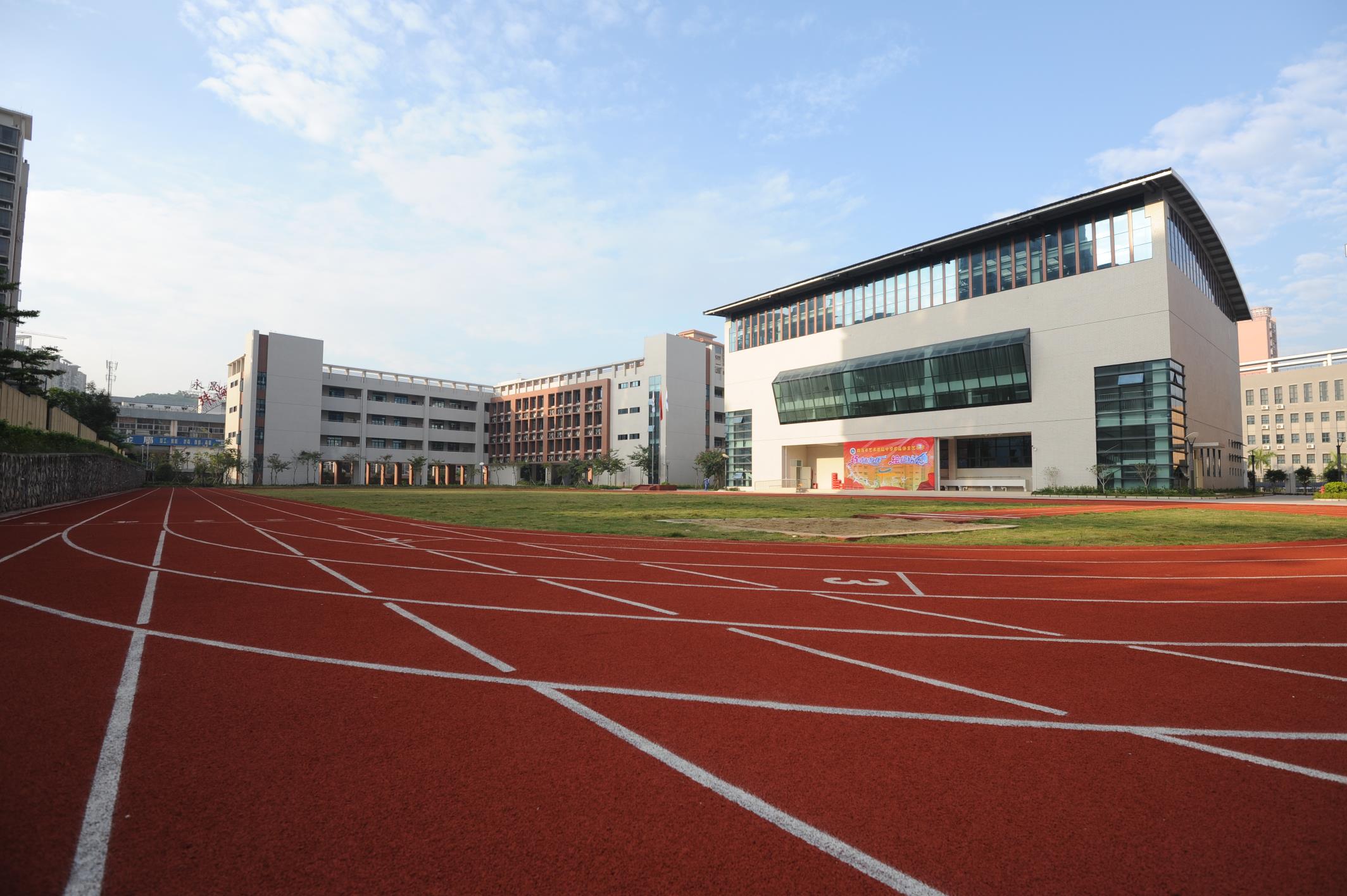 是全市(全省)唯一一所纯艺术类(文化 专业教育)特色高中学校