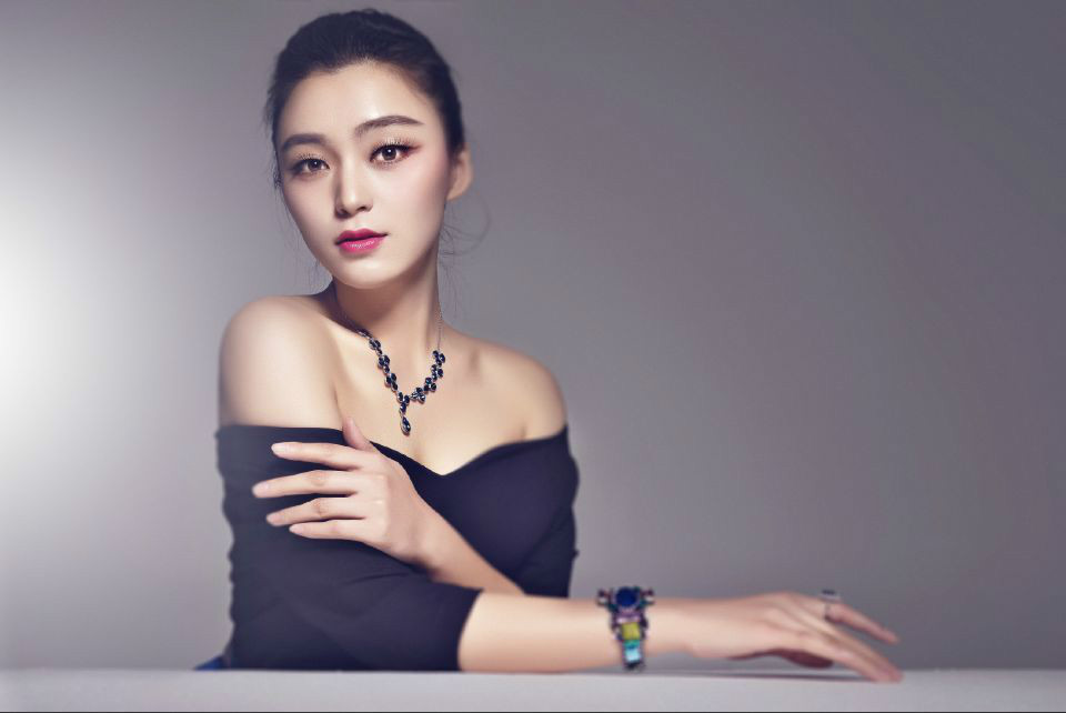 ,1989年11月17日出生于河南商丘