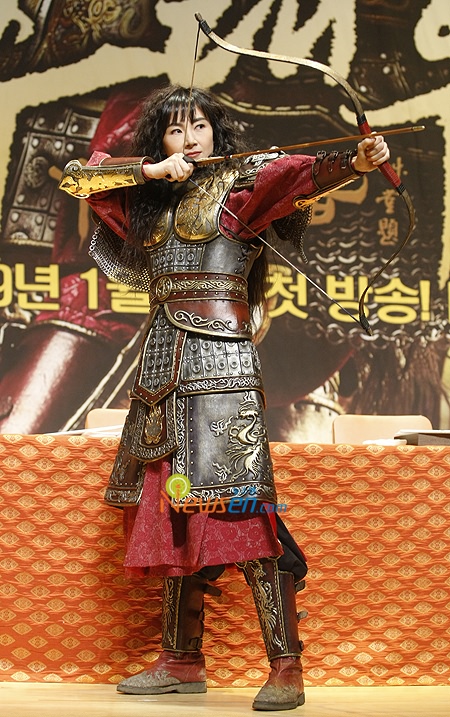  p>《千秋太后》是韩国kbs2电视台于2009年1月3日在周末档播出的古装