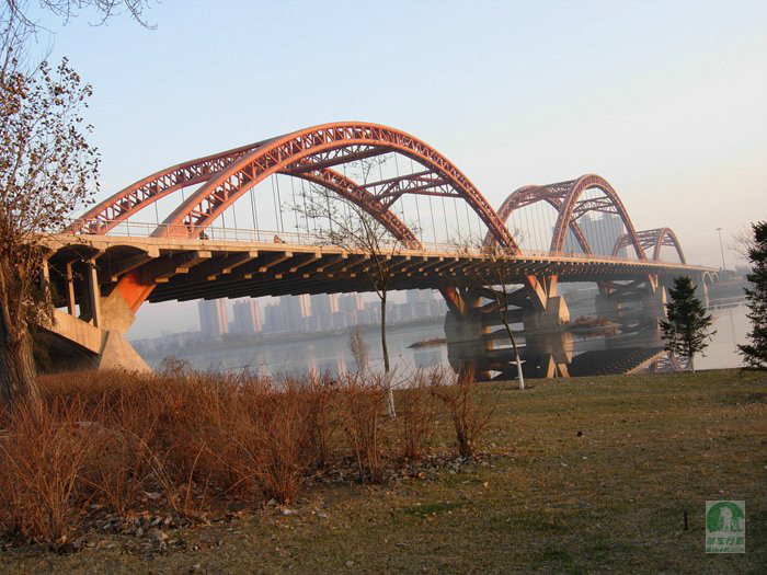  p data-id="gnwwmdocd7">浑河长青桥位于沈阳市区东南部,始建于1995