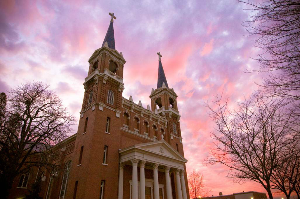  p>贡萨加大学是一所位于美国华盛顿斯波坎的私立大学,在《 a target=