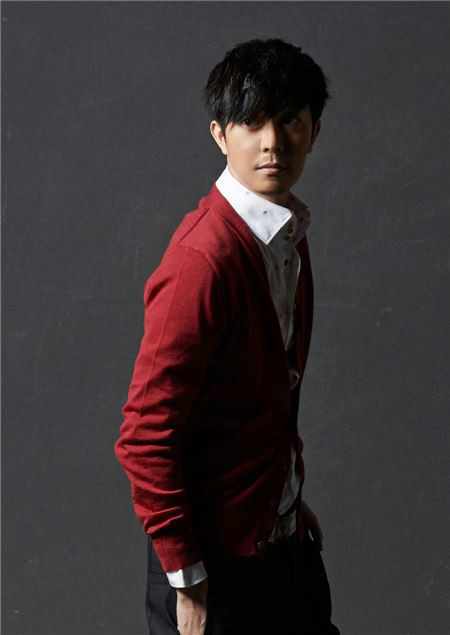 尹健(      , b>  /b>yoongun )原名:   彰益,1977年1月1日出生于韩国