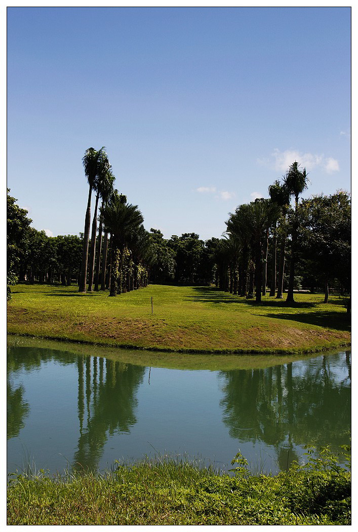  p data-id="gnx15sz65m">梦幻湖是位于中国台湾省台北市北投区的一个