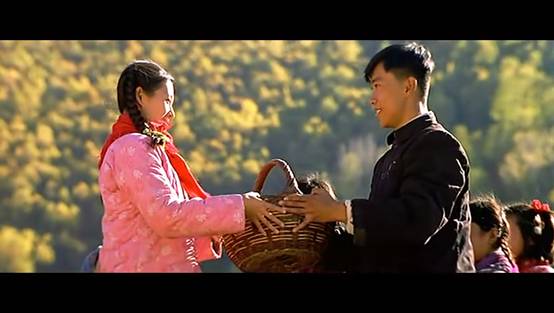  p>《我的父亲母亲》是由 a target="_blank" href="/item/张艺谋