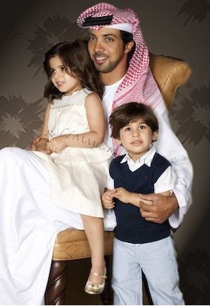  p>谢赫·曼苏尔·本·扎耶德·阿勒纳哈扬 i>(sheikh mansour bin