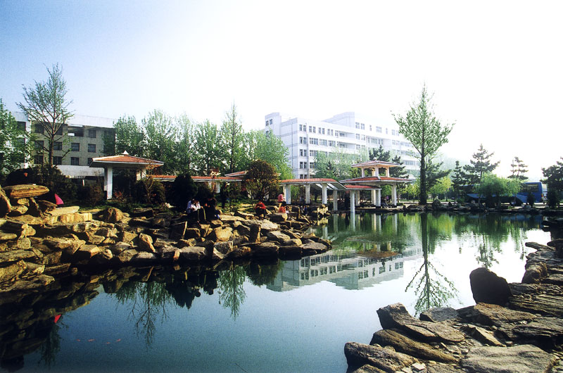 临沂师范学院坐落在 a href="#">山东省 /a>临沂市,前身是1941年5月为