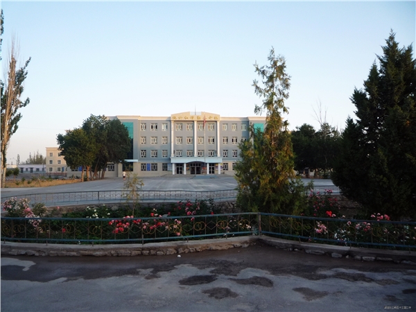 周边与图木舒克市51团,50团,农一师三团,阿克苏地区柯坪县为邻.