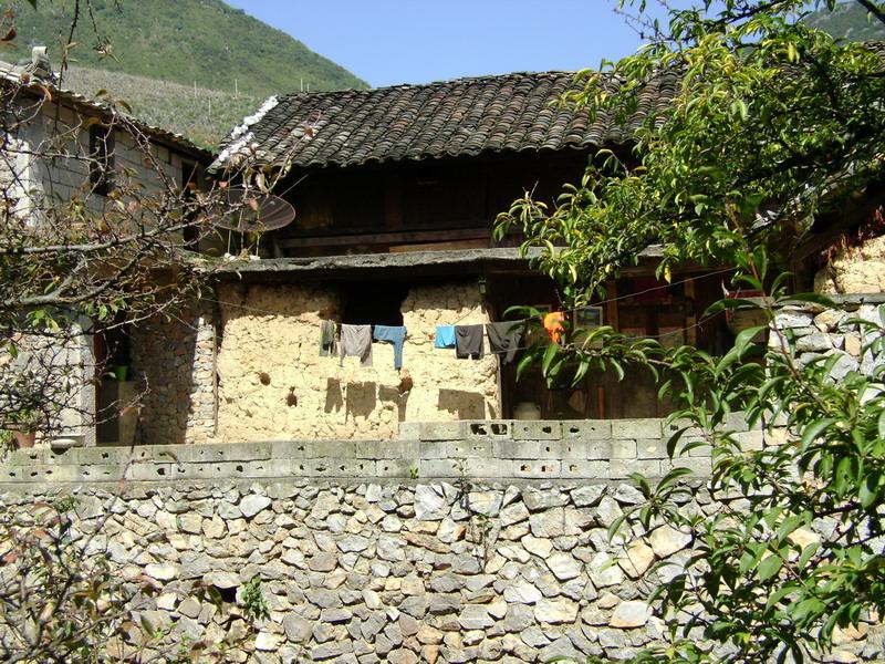  p>飞黑村隶属于云南省文山州丘北县官寨乡秧补行政村,属于半山区.