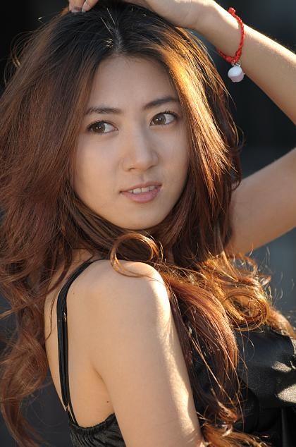  p>闫凤娇,1985年6月24日出生于中国吉林延边.模特,化妆师,演员.