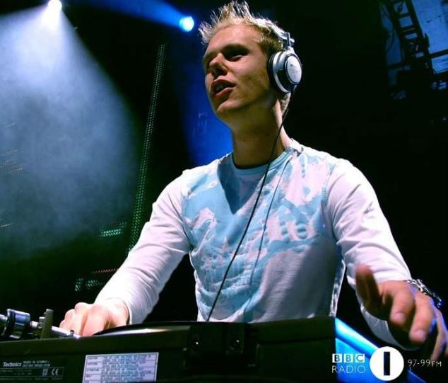  p>dj的英文全称为disc jockey,可以翻译成唱片骑师.