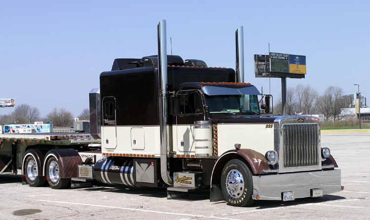  p>卡车(truck),又称作载货汽车,一般称作货车,指主要用于运送货物的