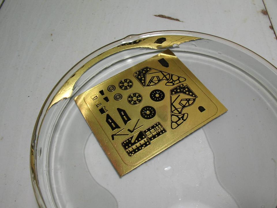  p>蚀刻片(photo-etched sheets简称pe),是用一些激光切割或化学腐蚀