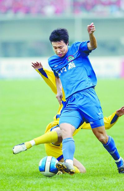  p>王宇景,河南洛阳人,1981年出生,足球运动员.