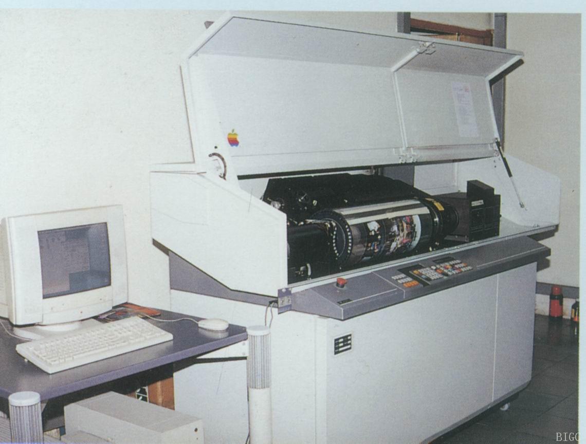 电子分色机是利用光电扫描和 a href="#" data-lemmaid="12605790">