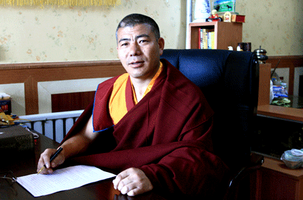 现任吉美坚赞民族职业学校(原吉美坚赞福利学校 )校长,兼果洛州雪域